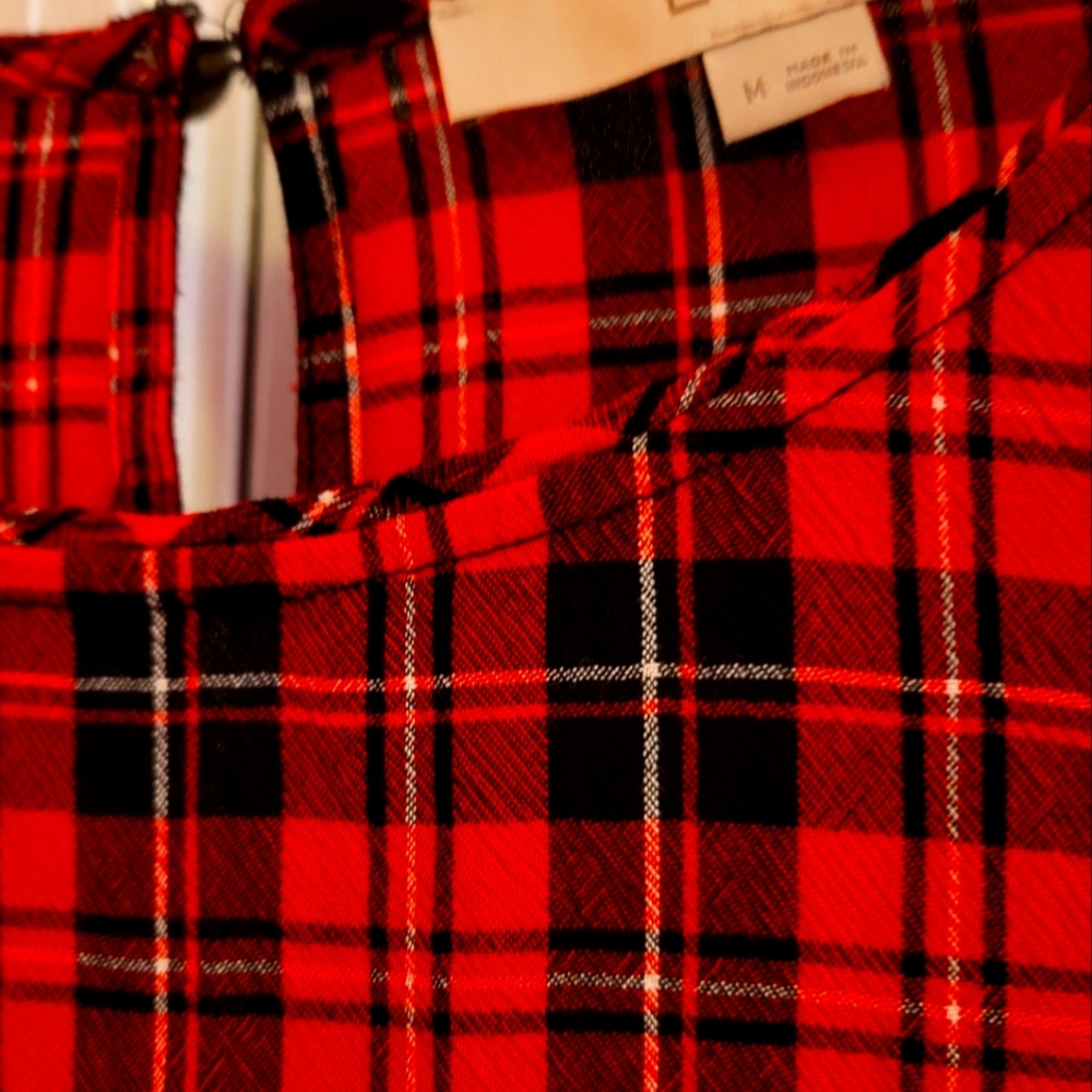 Women's size medium plaid shirt